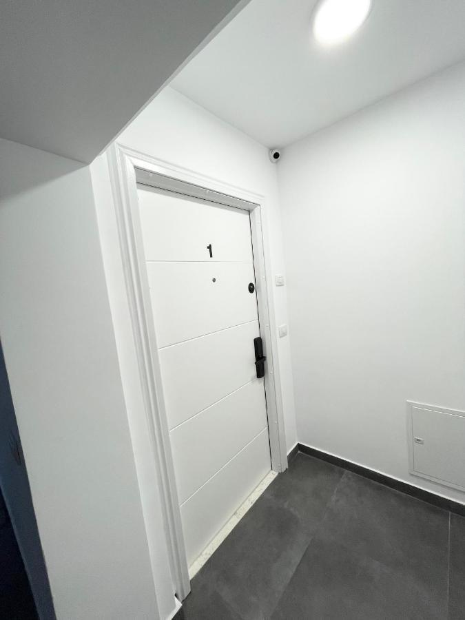 Central Studio Apartment 1, Tiranë Ngoại thất bức ảnh